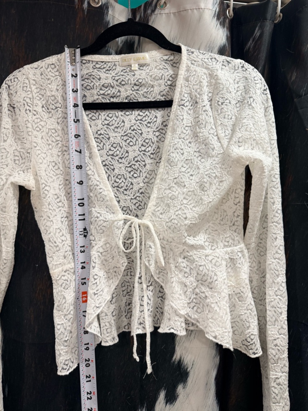 Elegant White Lace Women’s Top - Picture 3 of 4